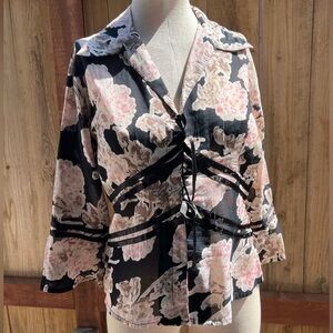Fun, flirty, feminine, floral long sleeve blouse. Size 6.